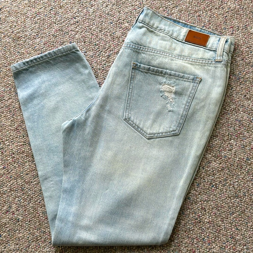 Women's BDG Distressed Slim Fit Boyfriend Jeans Size 29W Measures 35x27